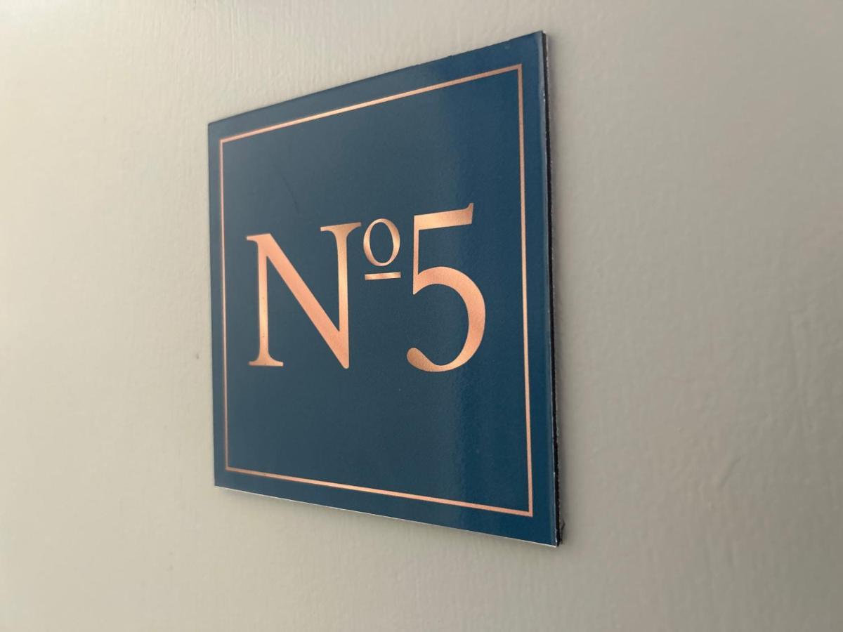 חלנדודנו Hotel No5, Beachfront With Free Private Car Park מראה חיצוני תמונה