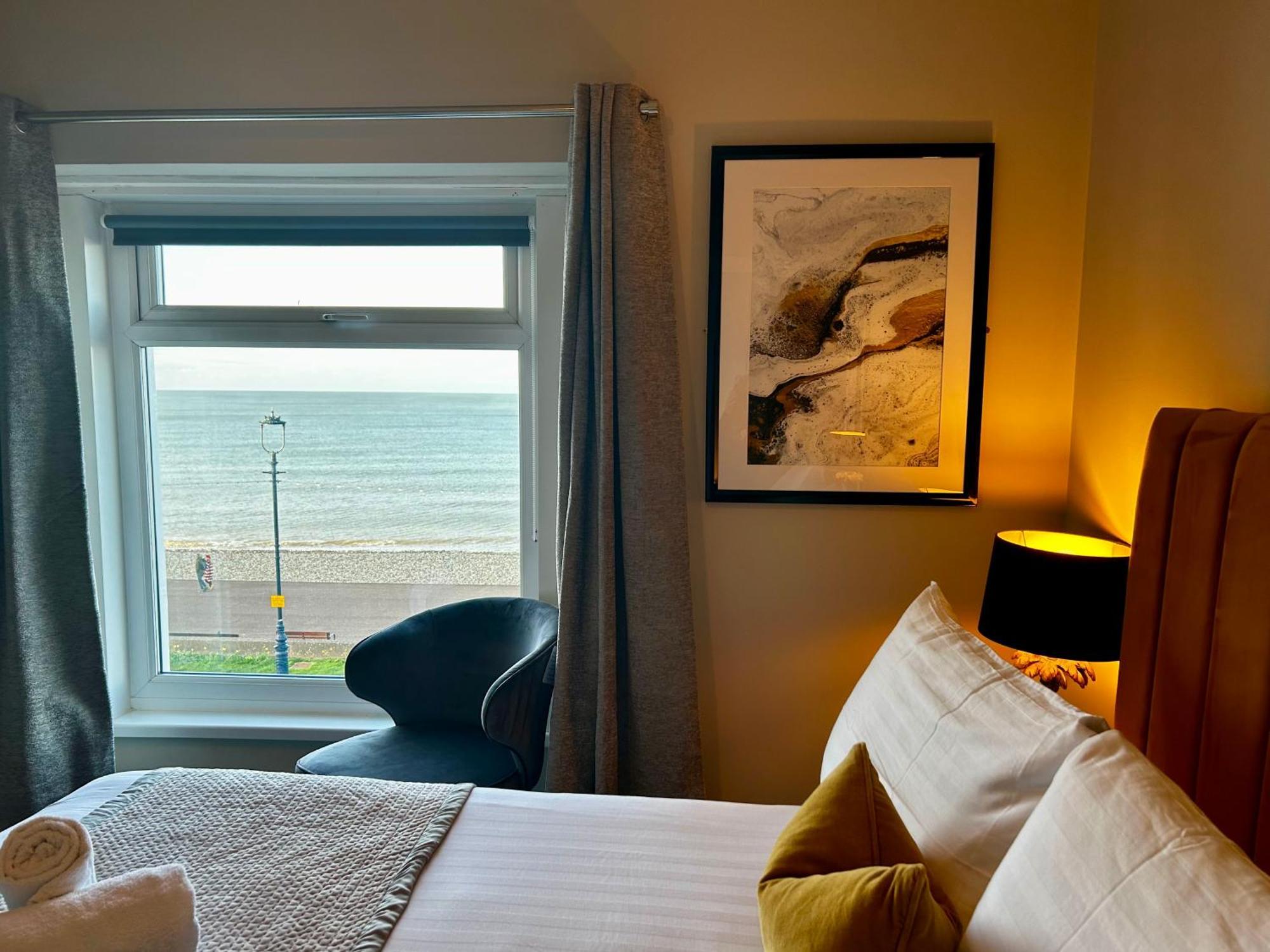 חלנדודנו Hotel No5, Beachfront With Free Private Car Park מראה חיצוני תמונה