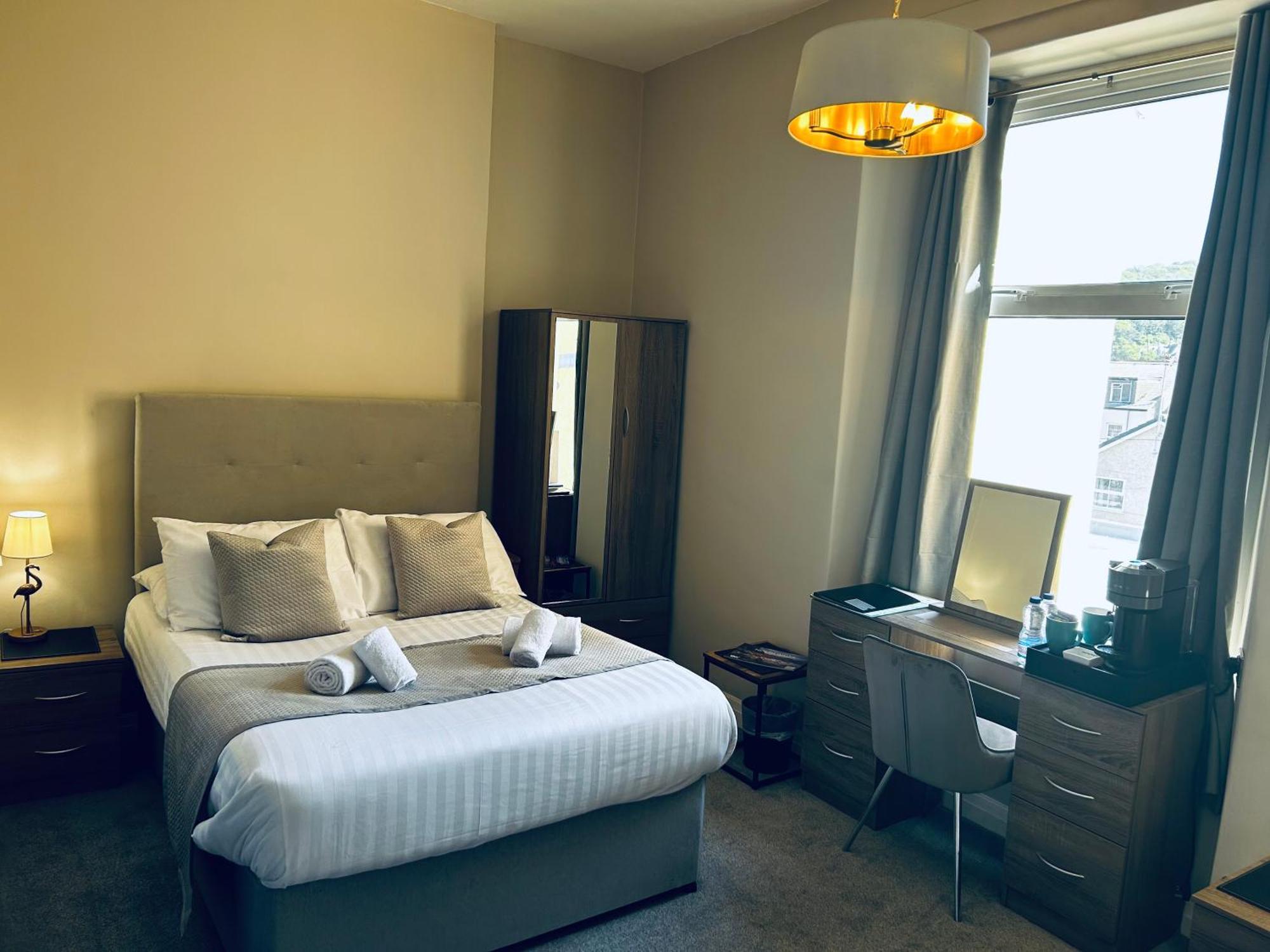 חלנדודנו Hotel No5, Beachfront With Free Private Car Park מראה חיצוני תמונה