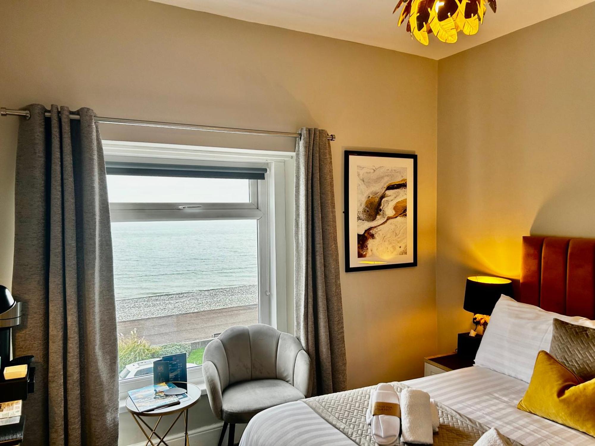 חלנדודנו Hotel No5, Beachfront With Free Private Car Park מראה חיצוני תמונה
